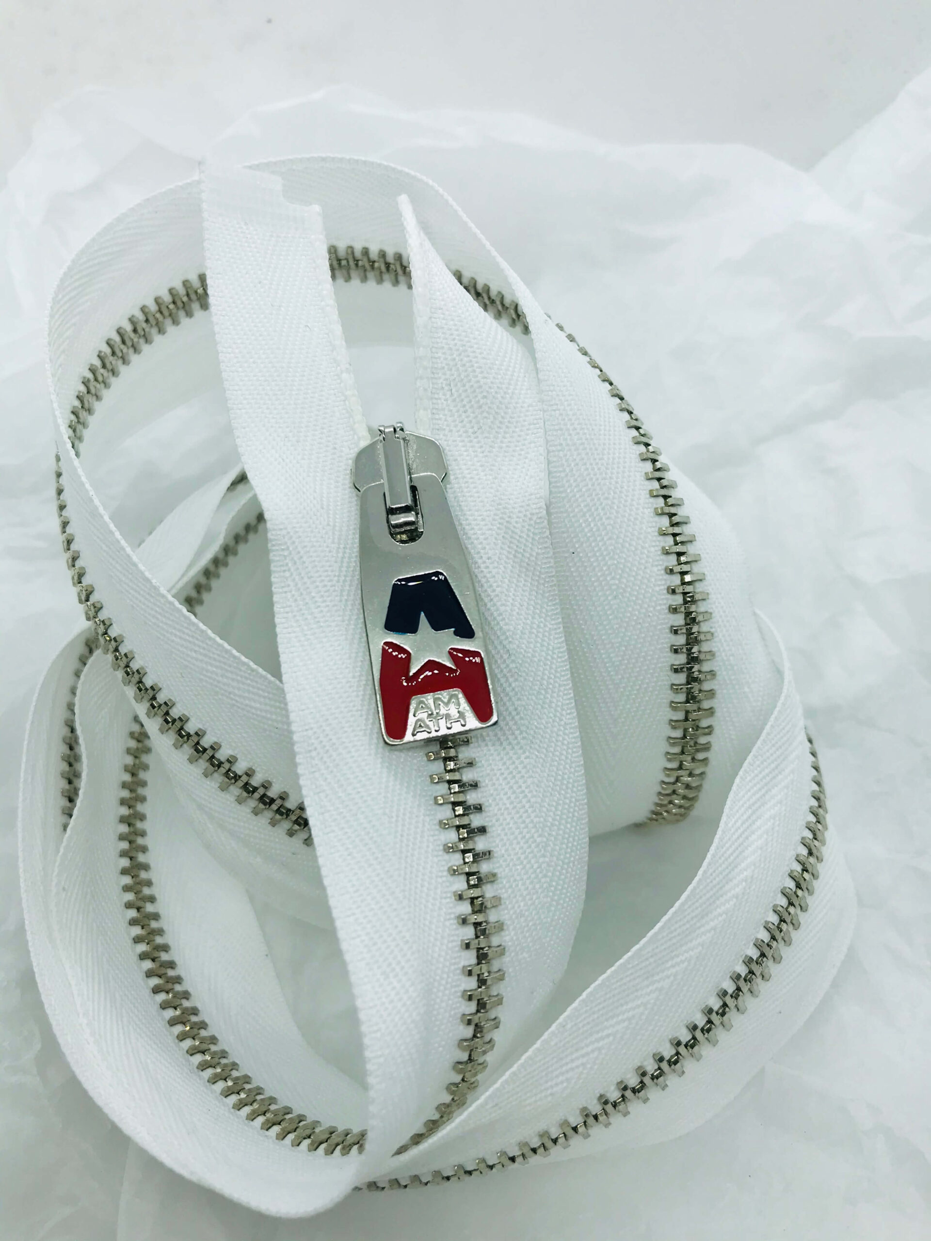 Indispensable Part of Minimalist Style: Metal Zipper Details